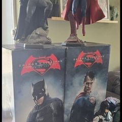 batman vs superman statue