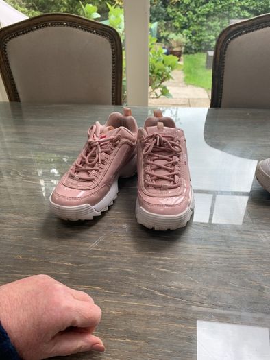 Girls / womens pink filas