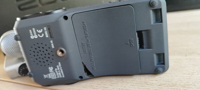 Zoom H6 Portable Handy Recorded with MSH-6 and XYH-6 microphones