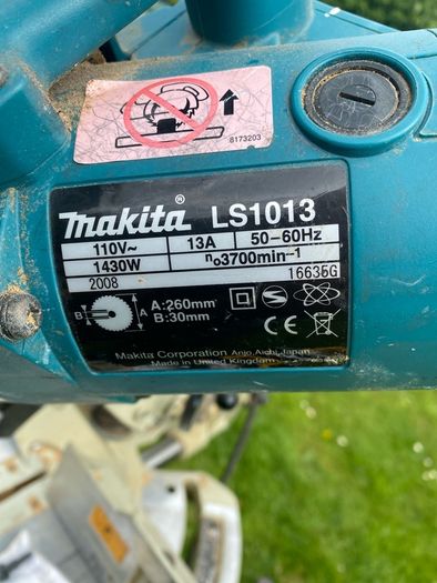 Makita mitre saw 110v and DeWalt leg stand