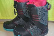 Snowboarding K2 Vandal BOA boots