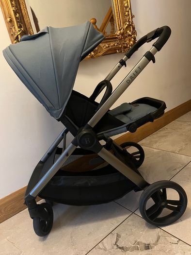 Full travel system with isofix base