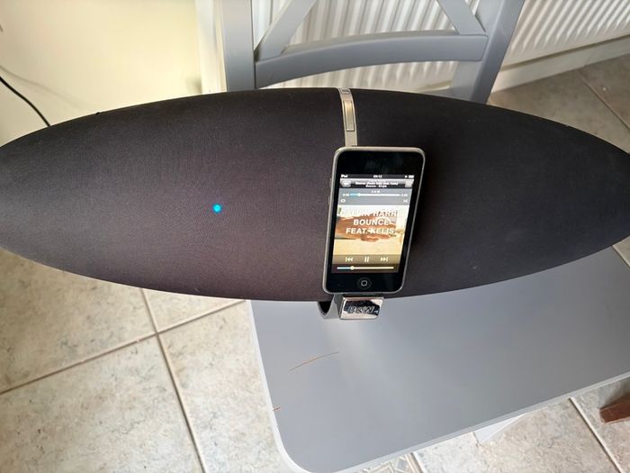 Bowers & Wilkins Zeppelin
