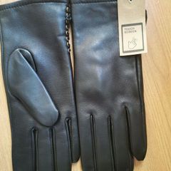 BNWT - leather black gloves