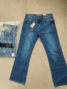 2 x Relaxed Bootcut Diesel Jeans 34/34