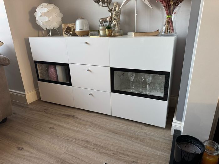 Cabinet with drawers