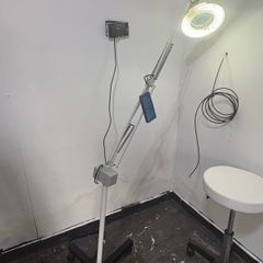 Magnifying ring light for facials etc