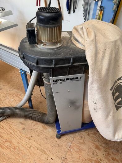 Table Saw with dust extractor