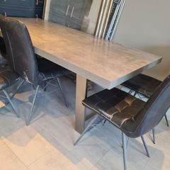 EZ living table  6 chairs free