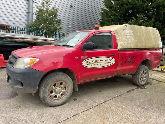 toyota hilux single cab