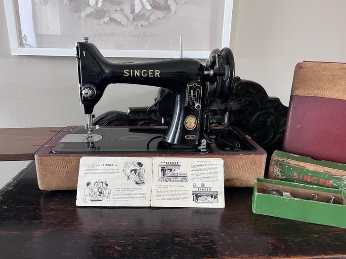 singer sewing machine 99k