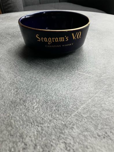 2 x collectible ashtrays