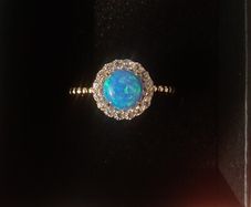 585 14ct gold created opal ring size L