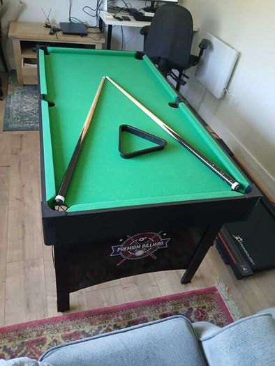 Pool table