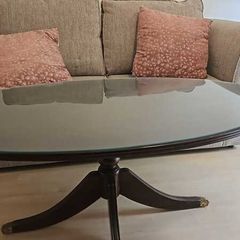Oval coffee table