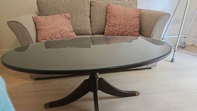 Oval coffee table