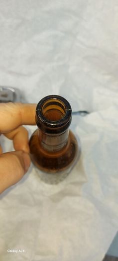 kelly & co tipperary old vintage bottle, collectors item, see pictures for condition good, sold as seen,free shipping within Ireland, thank you