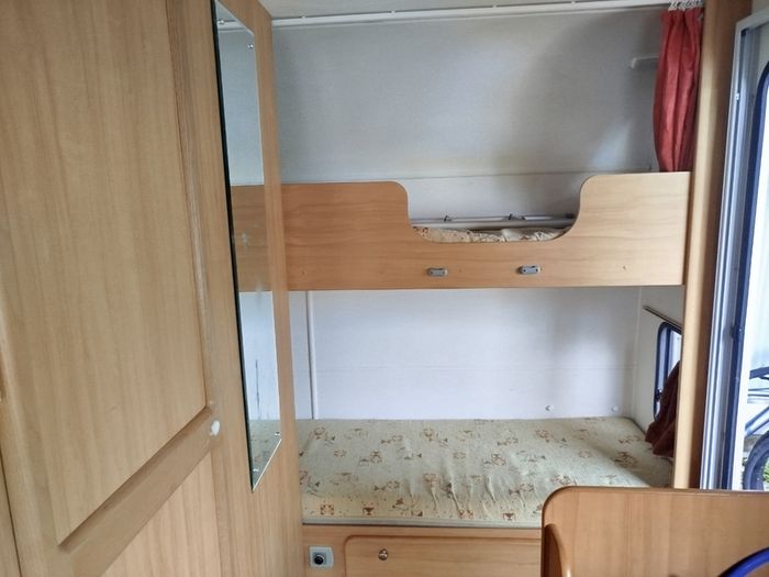 Avondale Dart 556-6 berth Caravan with Full awning.