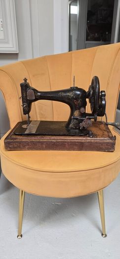 Singer antique sewing machine