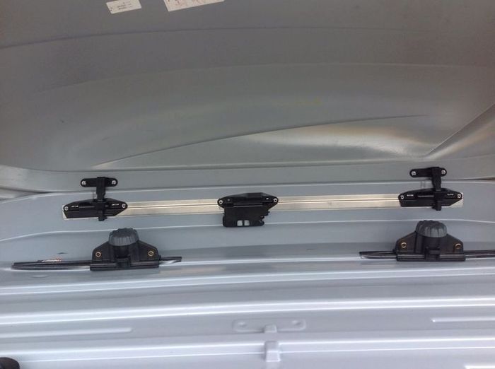 Thule pacific 100 Roof Box & Thule Roof Rack