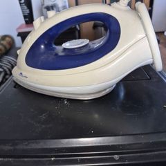Beaumark Steam Iron