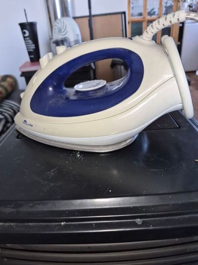 Beaumark Steam Iron