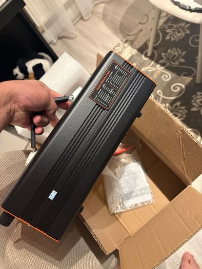 power Inverter pure wave 5000w 12v to 220v eu socket or 3 pin adapter soket also