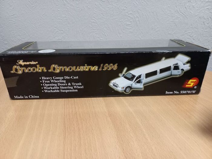 lincoln limousine 1996