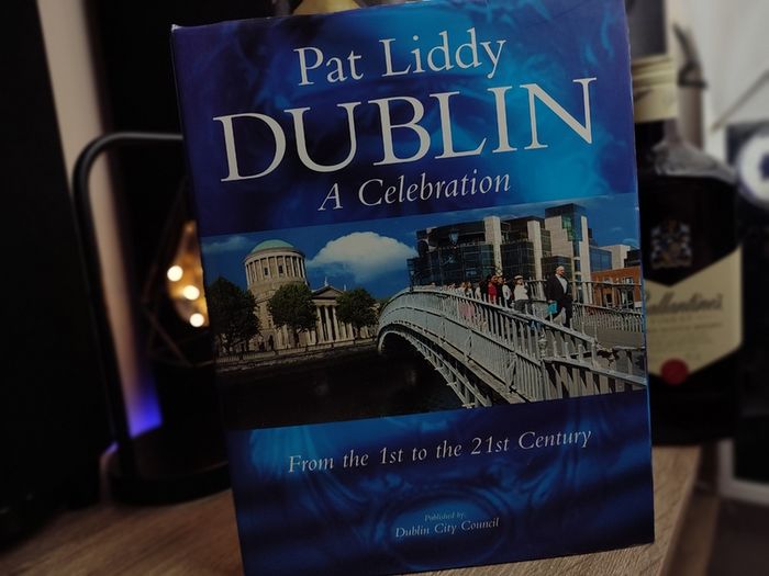 Dublin a Celebration ! From the 1st to the 21st Century ! HAND SIGNED by Pat Liddy ! Hardcover ! 2000 ! by Dublin Corporation ! AUTOGRAPH !