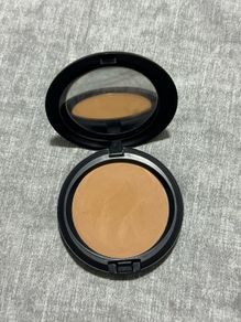 Mac sheer pressed powder in NW35