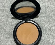 Mac sheer pressed powder in NW35
