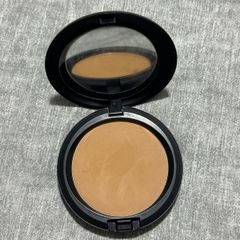Mac sheer pressed powder in NW35