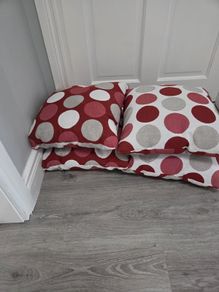 4 x Cushions (Reversible)