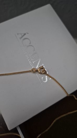 Men's and women's chains, crosses and 18k gold plated chains.