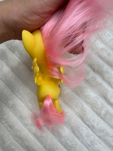 Hasbro My Little Pony Fluttershy Yellow Pink Butterfly Brushable G4 MLP 2016 Used Please see photos