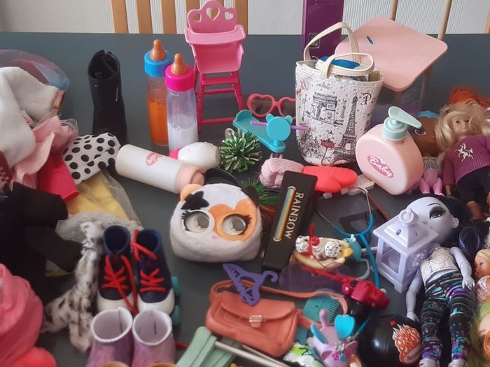 Collection of dolls,clothes and accessories