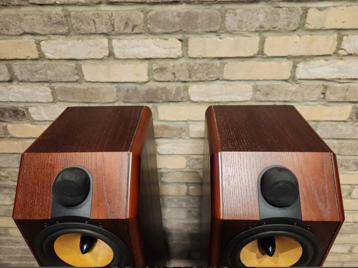 Legendary Bowers and Wilkins CDM 7 Special Edition Series Floorstanding Speakers