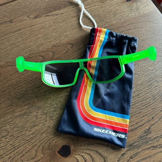 Skechers teen sunglasses