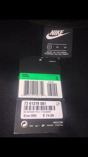 Nike Tracksuit Top jacket size xl two pockets with zippers and two pockets inside brand new with tag