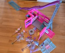 Barbie Camper Van plus dolls