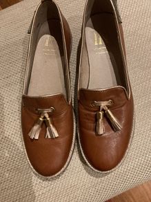 Carl Scarpa Tan Leather Loafers with gold trim and tassels- Size 38