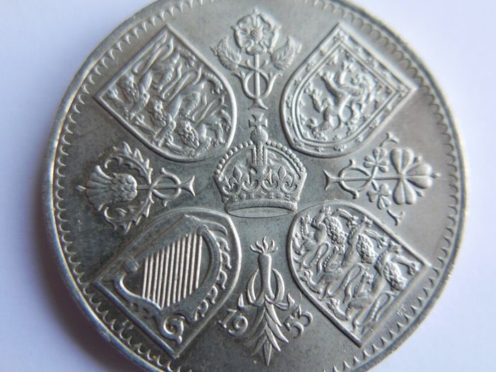 1953 Queen Elizabeth II Coronation Crown Royal Mint 5 Shilling Commemorative Coin