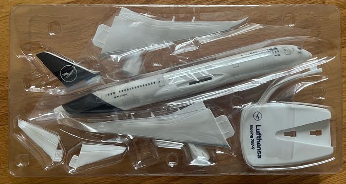 NEW Lufthansa Boeing 787 Large Scale Model Aircraft