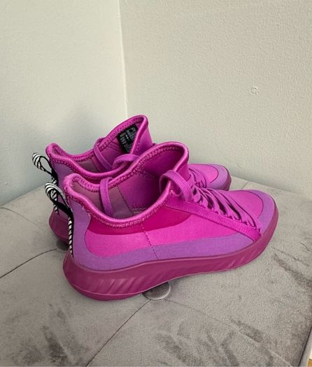 Ecco Kids trainer, newer worn. Size 31