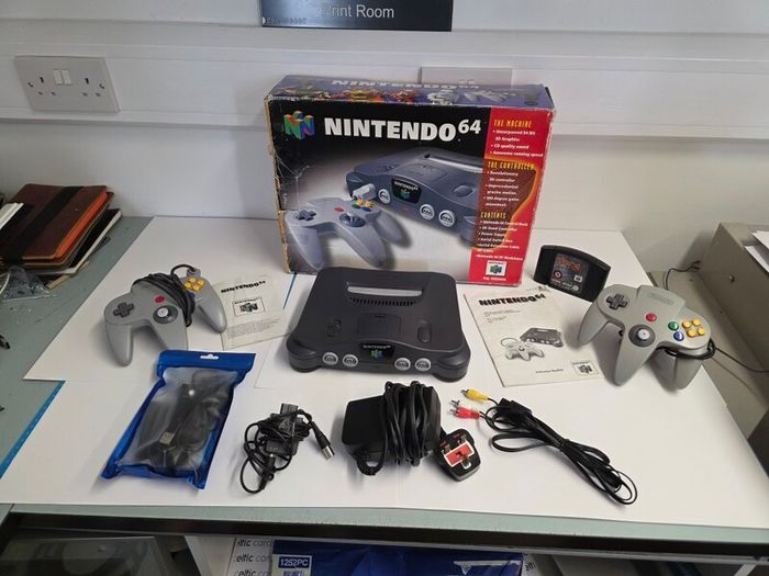 Nintendo 64 Boxed Console + Game