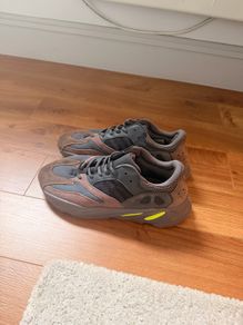 Yeezy Boost 700 Mauve