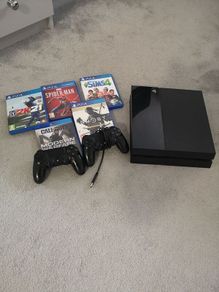 PS4, 2 Controllers and 5 Games