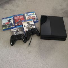 PS4, 2 Controllers and 5 Games