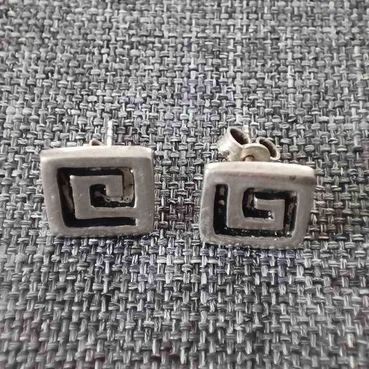 2x Sterling silver earrings