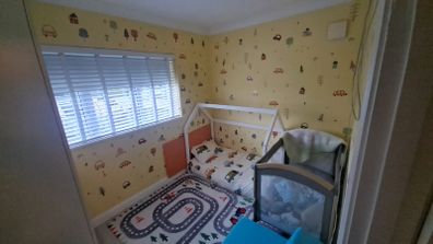 White Wooden House Style Toddler Bed  Free Mattress duvet & Duvet set Included  if needed 50 euro